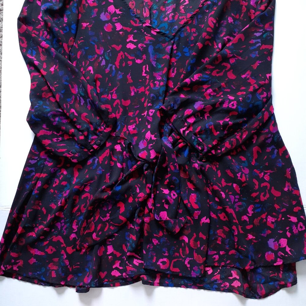 Torrid Georgette Tie-Front Blouse in Leopard Black Pink Red Size 2/Size 2X - Picture 9 of 15